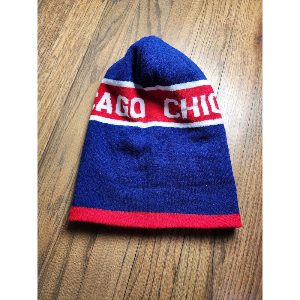knit beanie features the word "CHICAGO" - Picture 2 of 6